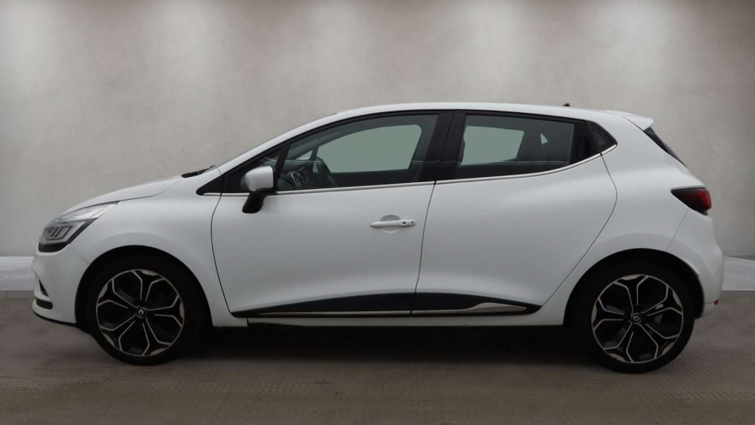 Used Renault Clio 2018 for sale - 77933957: Photo 10