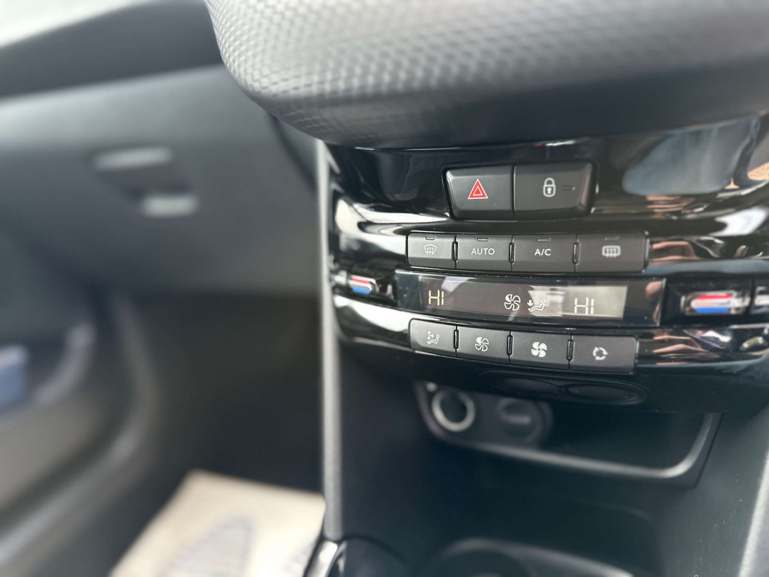 Used Peugeot 2008 2019 for sale - 77643139: Photo 28