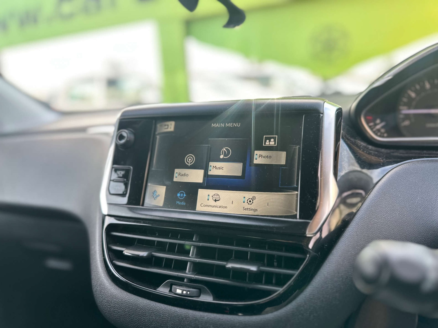 Used Peugeot 208 2014 for sale - 77336930: Photo 15