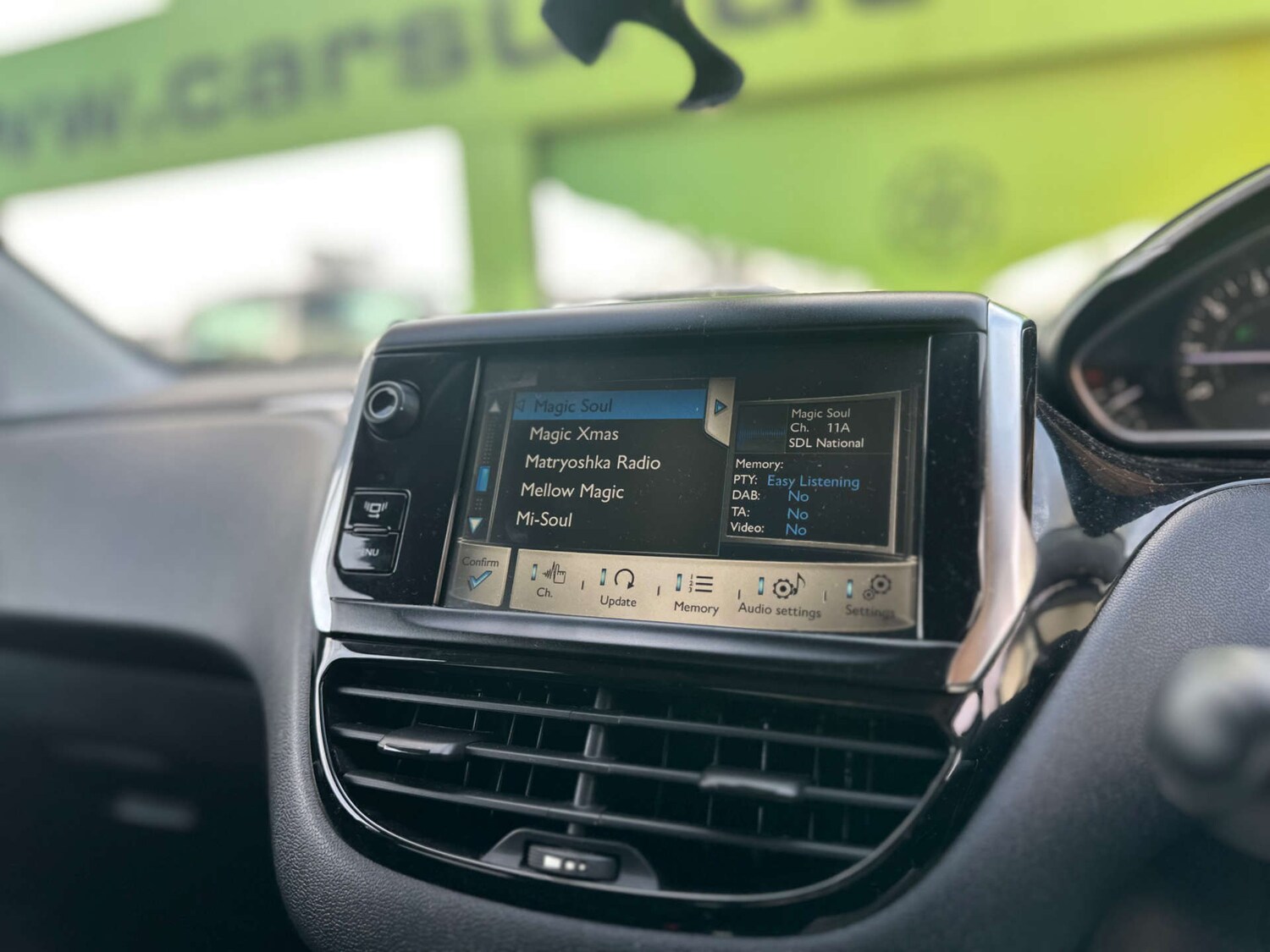 Used Peugeot 208 2014 for sale - 77336930: Photo 19