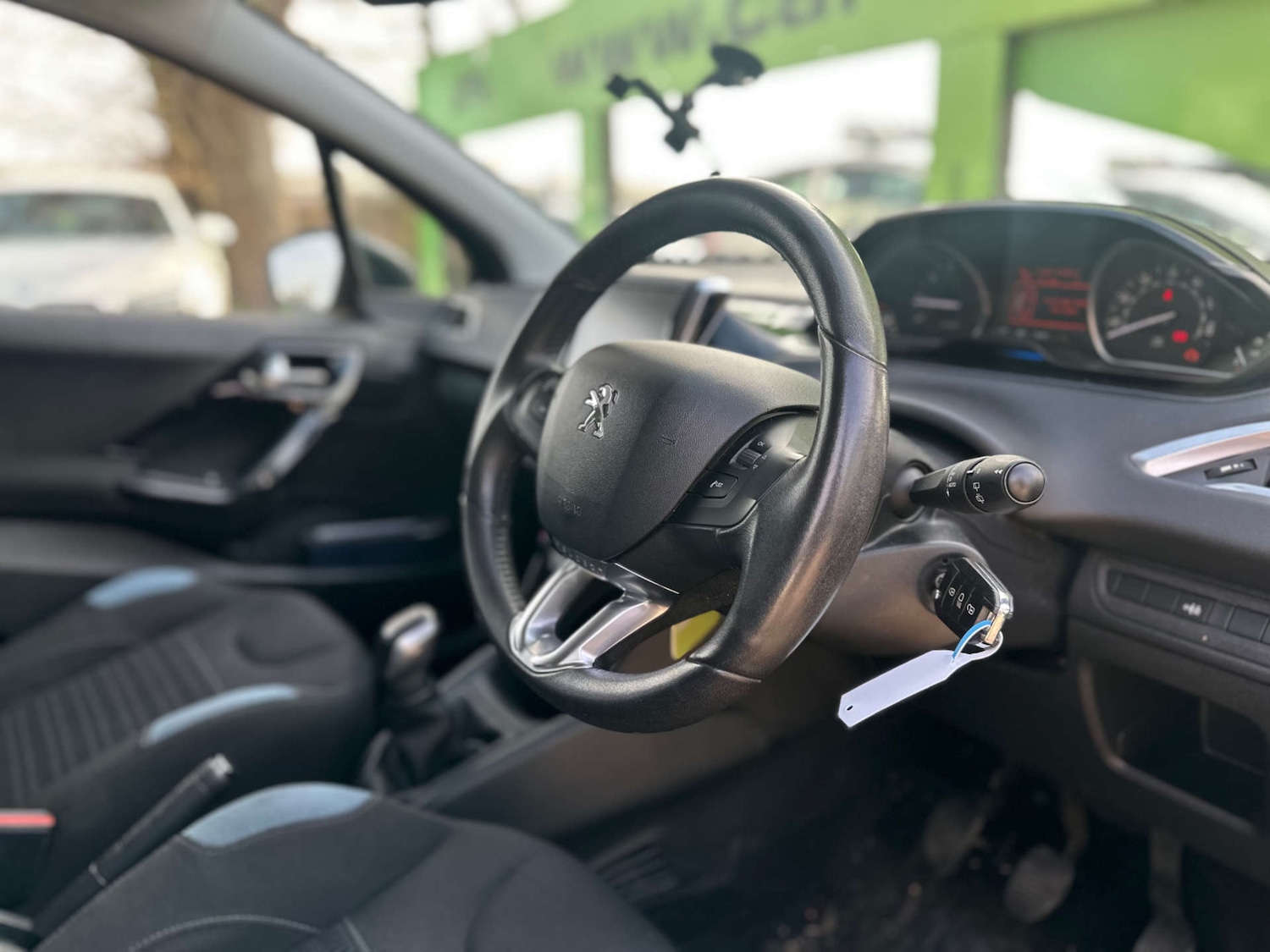 Used Peugeot 208 2014 for sale - 77336930: Photo 2