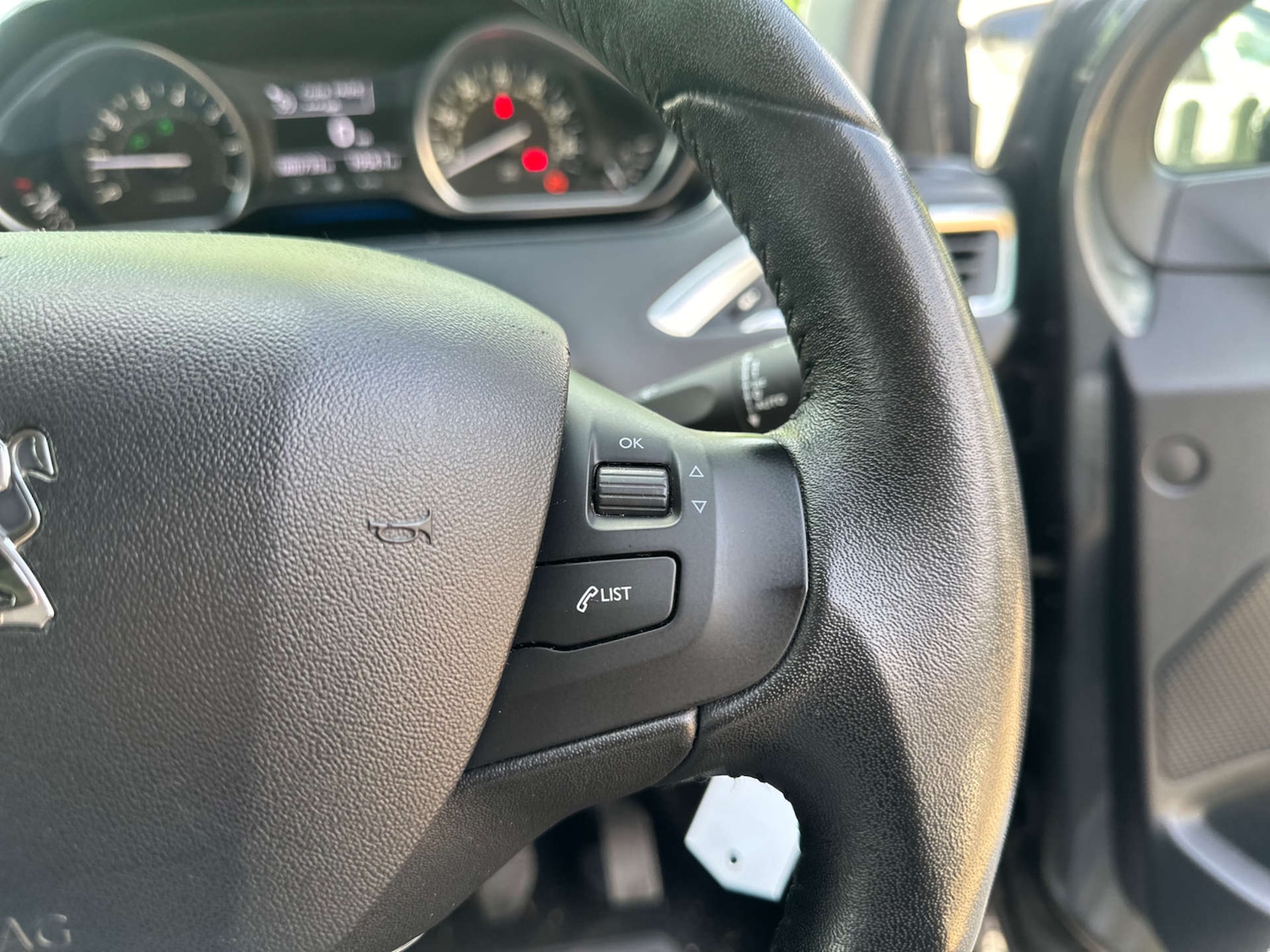 Used Peugeot 208 2014 for sale - 77336930: Photo 27