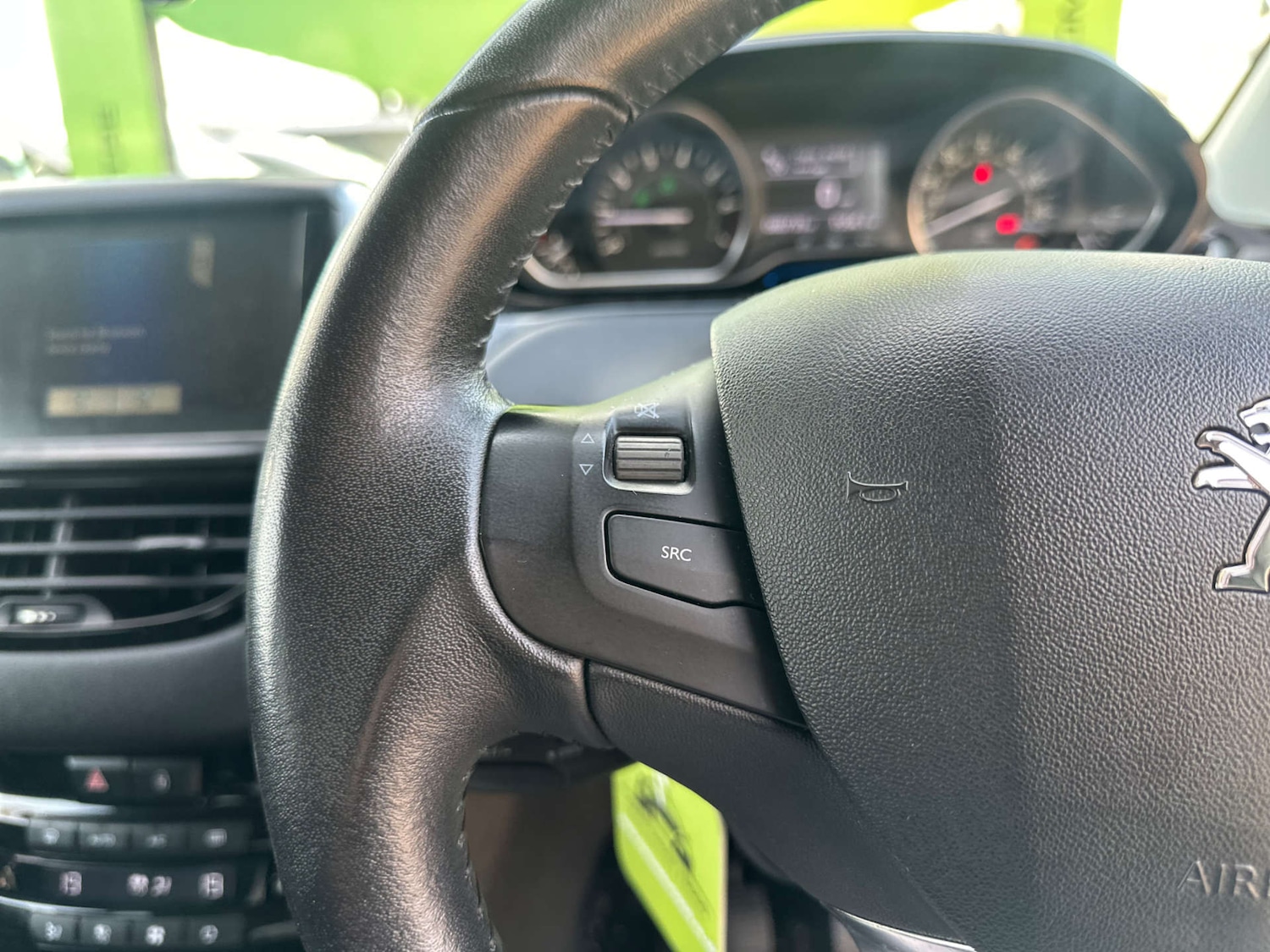 Used Peugeot 208 2014 for sale - 77336930: Photo 28