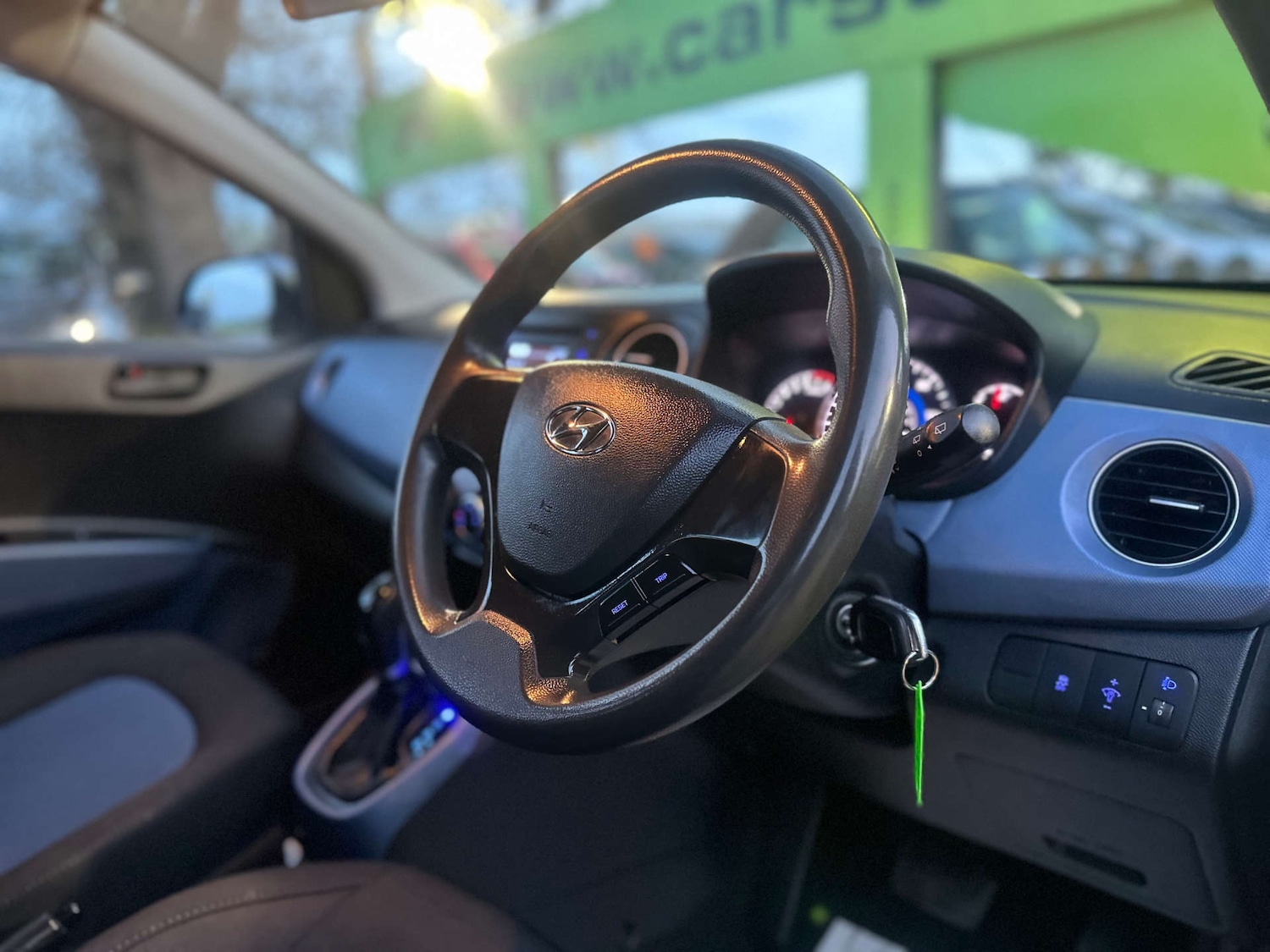 Used Hyundai i10 2014 for sale - 77283208: Photo 2