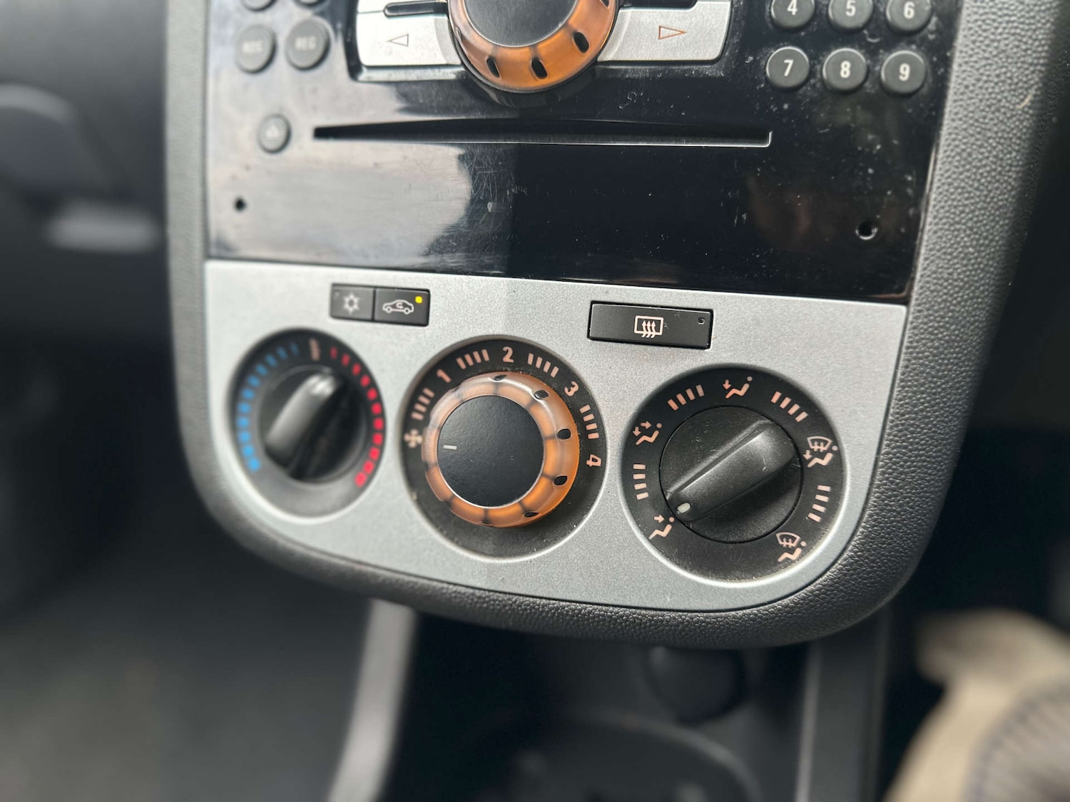 Used Vauxhall Corsa 2010 for sale - 78146022: Photo 3