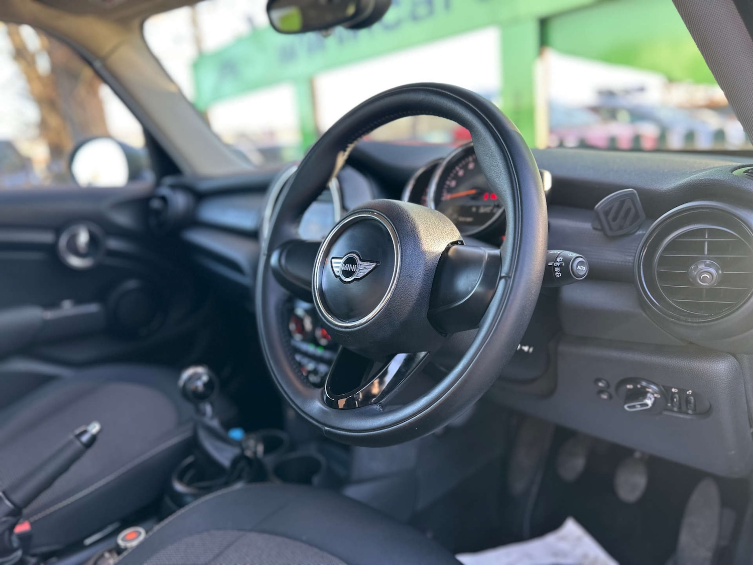 Used MINI Hatch 2015 for sale - 76846789: Photo 2