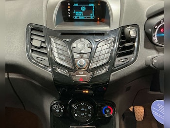 Used Ford Fiesta 2015 for sale - 76509360: Photo