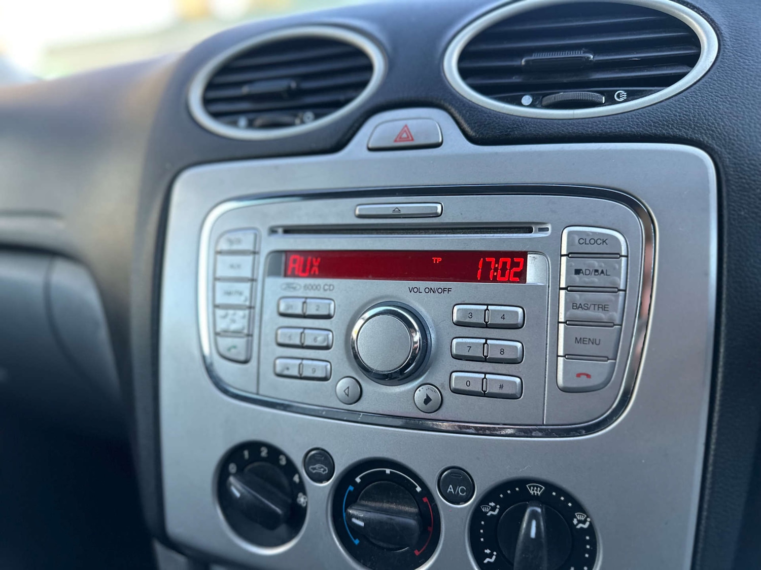 Used Ford Focus 2010 for sale - 77933952: Photo 21