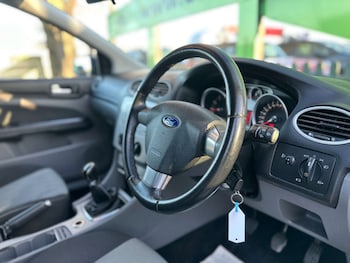 Used Ford Focus 2010 for sale - 77933952: Photo