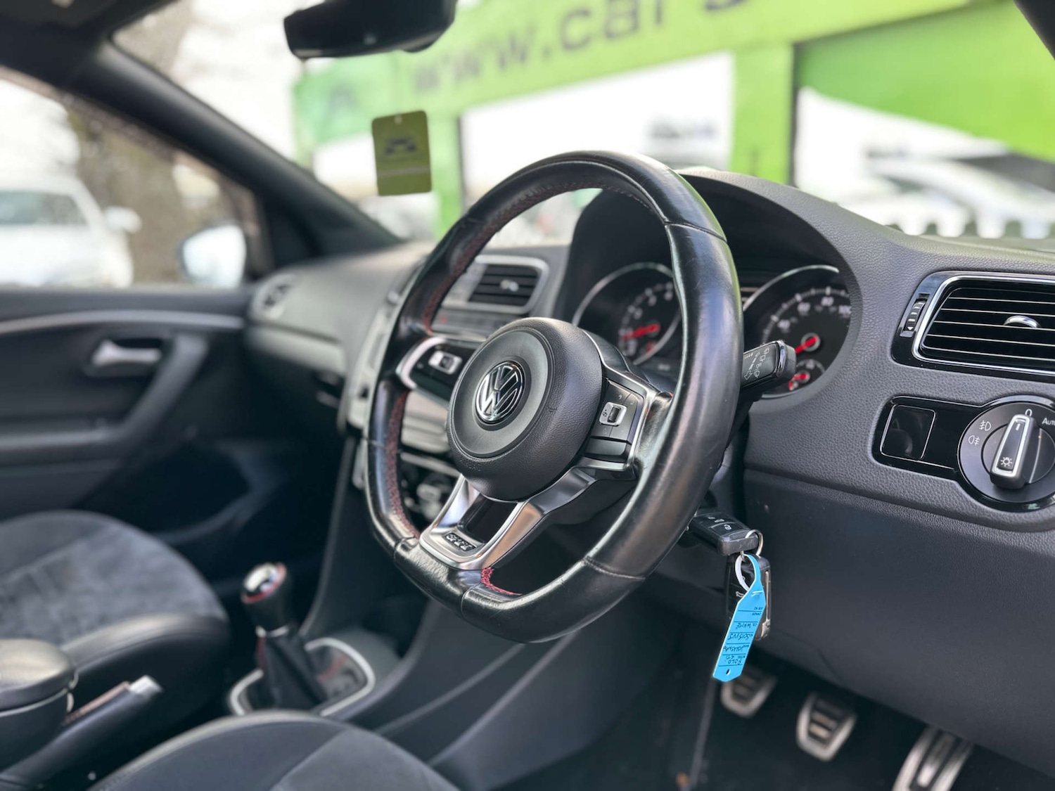 Used Volkswagen Polo 2015 for sale - 77805571: Photo 2