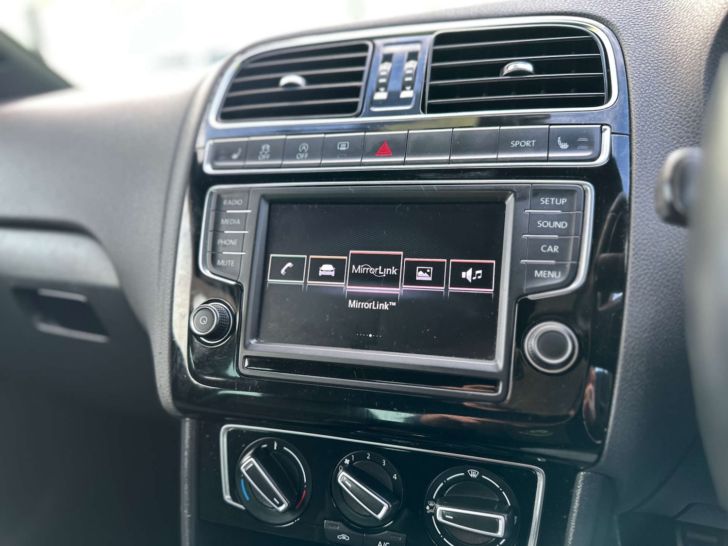 Used Volkswagen Polo 2015 for sale - 77805571: Photo 25