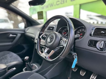 Used Volkswagen Polo 2015 for sale - 77805571: Photo