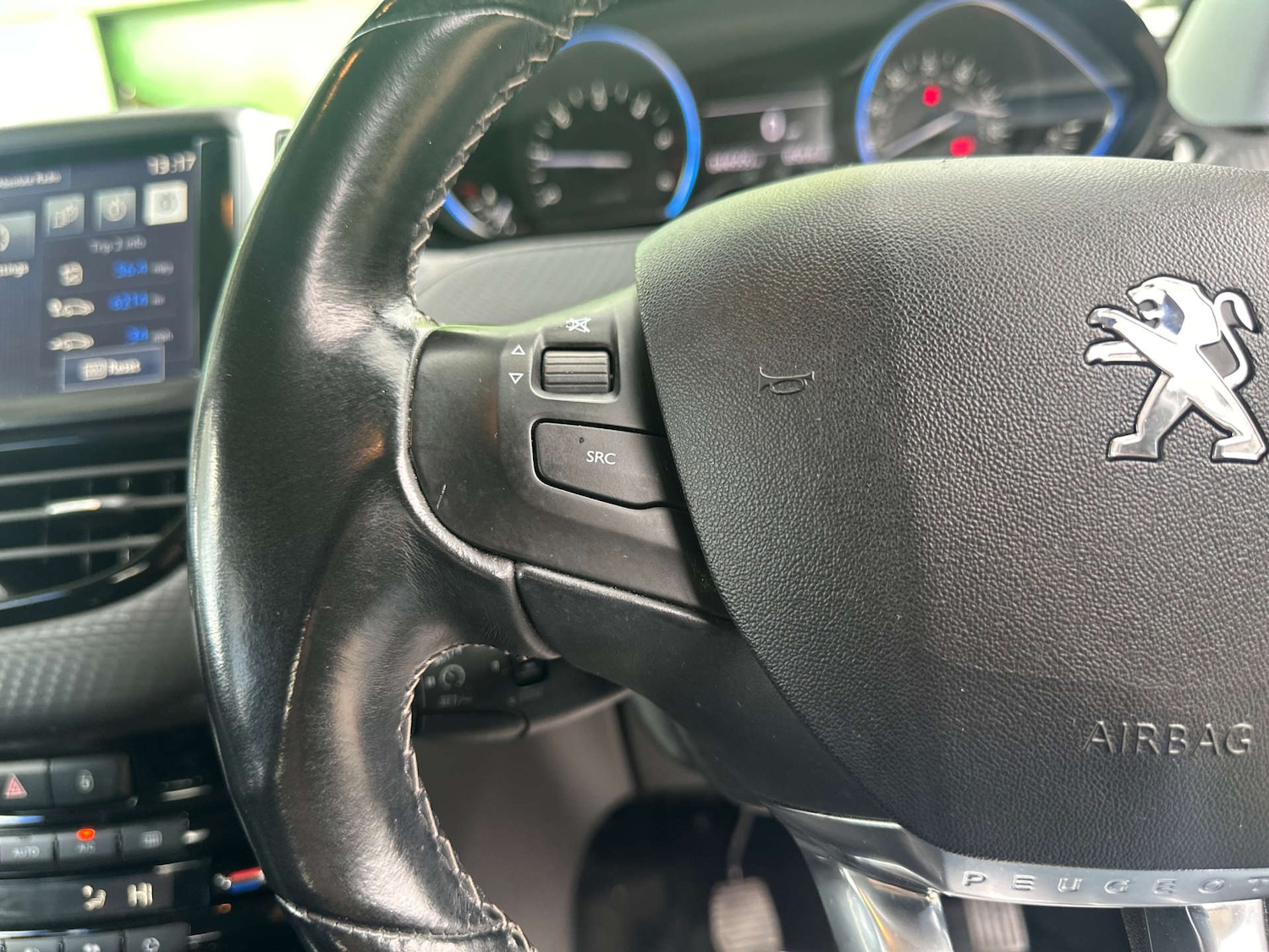 Used Peugeot 2008 2017 for sale - 76614767: Photo 27