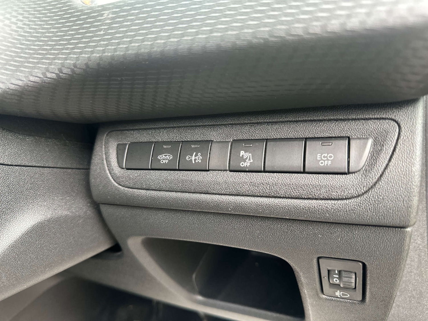 Used Peugeot 2008 2017 for sale - 76614767: Photo 30