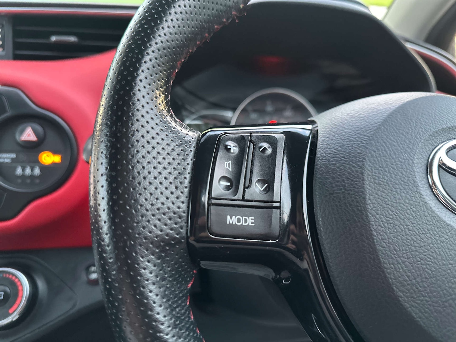 Used Toyota Yaris 2015 for sale - 76878105: Photo 26