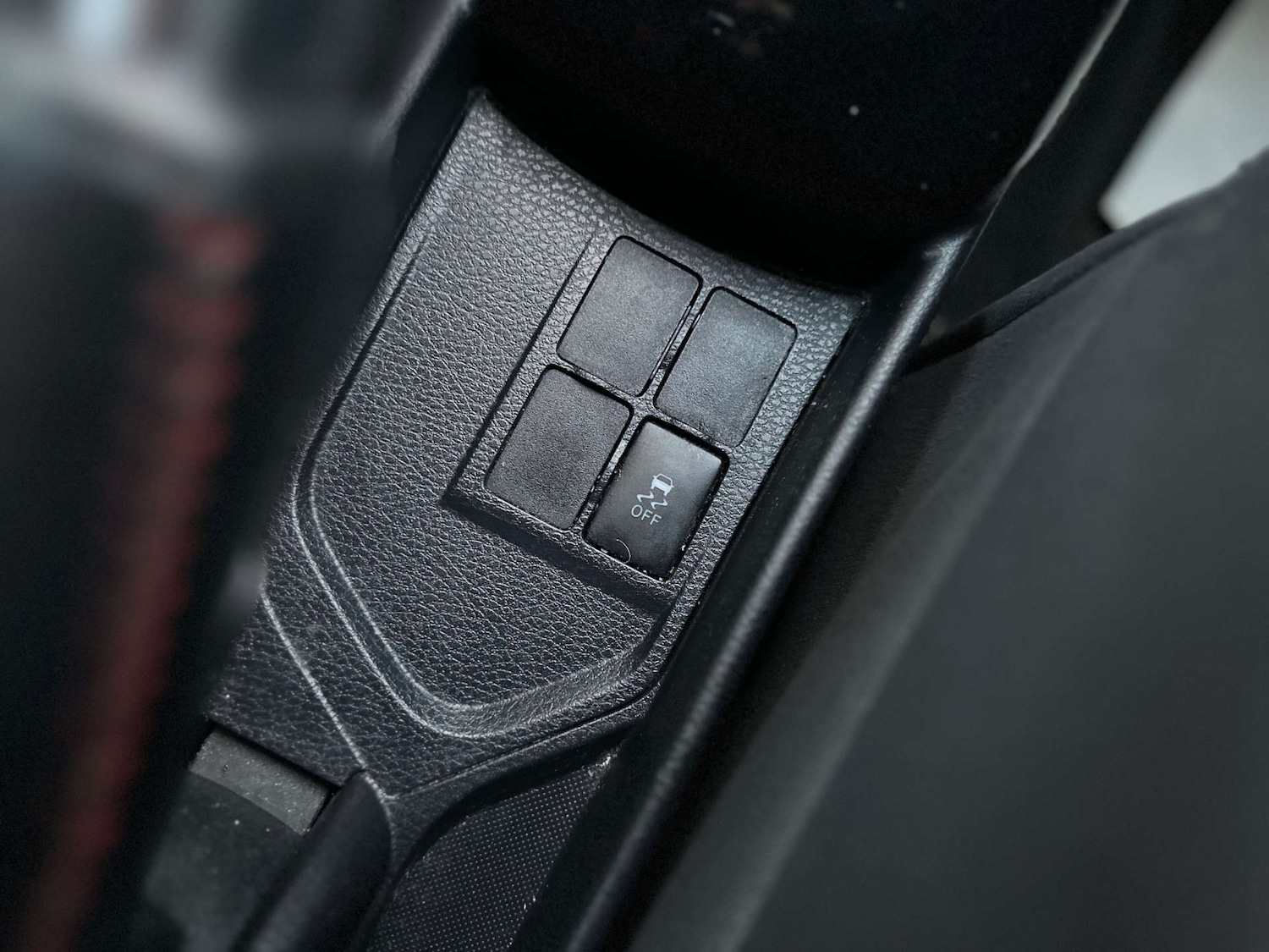 Used Toyota Yaris 2015 for sale - 76878105: Photo 27