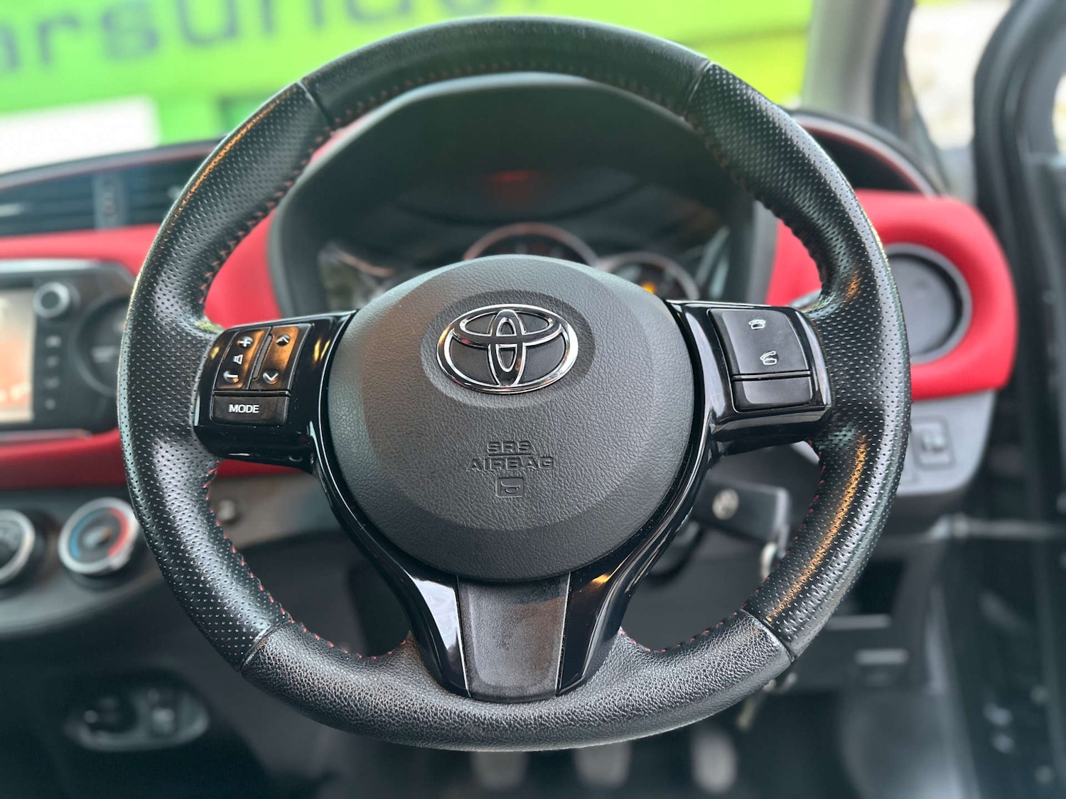 Used Toyota Yaris 2015 for sale - 76878105: Photo 32