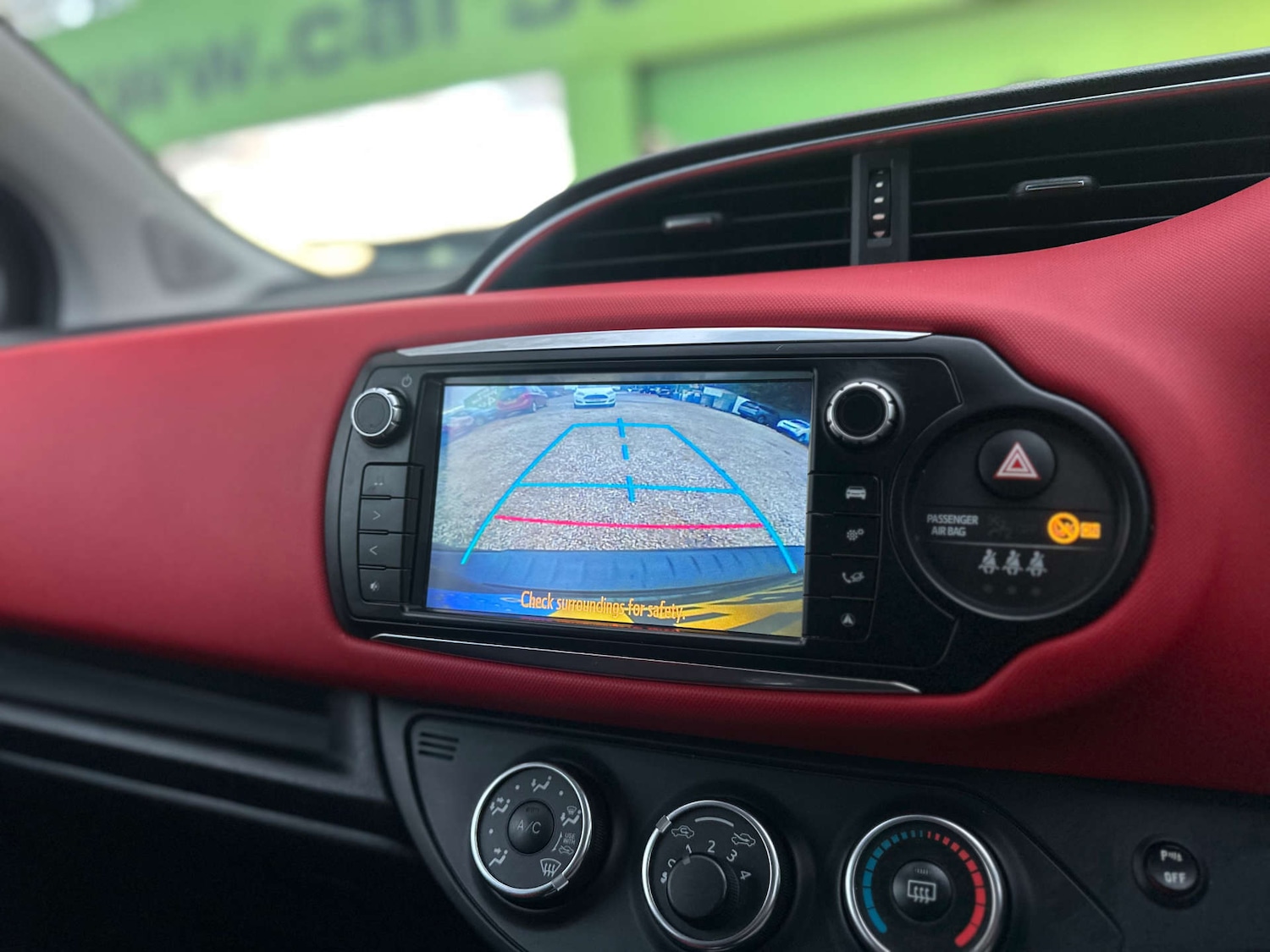 Used Toyota Yaris 2015 for sale - 76878105: Photo 33