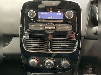 Used Renault Clio 2019 for sale - 77531854: Photo