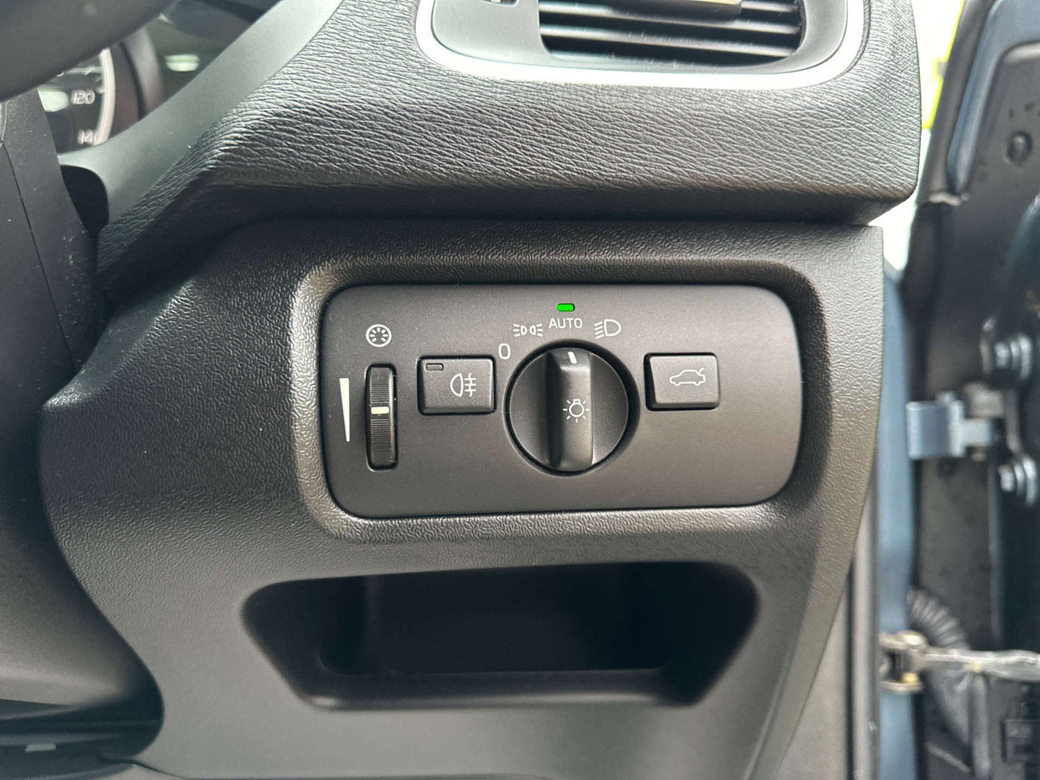 Used Volvo V40 2013 for sale - 77501214: Photo 26