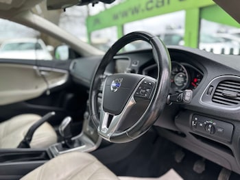 Used Volvo V40 2013 for sale - 77501214: Photo