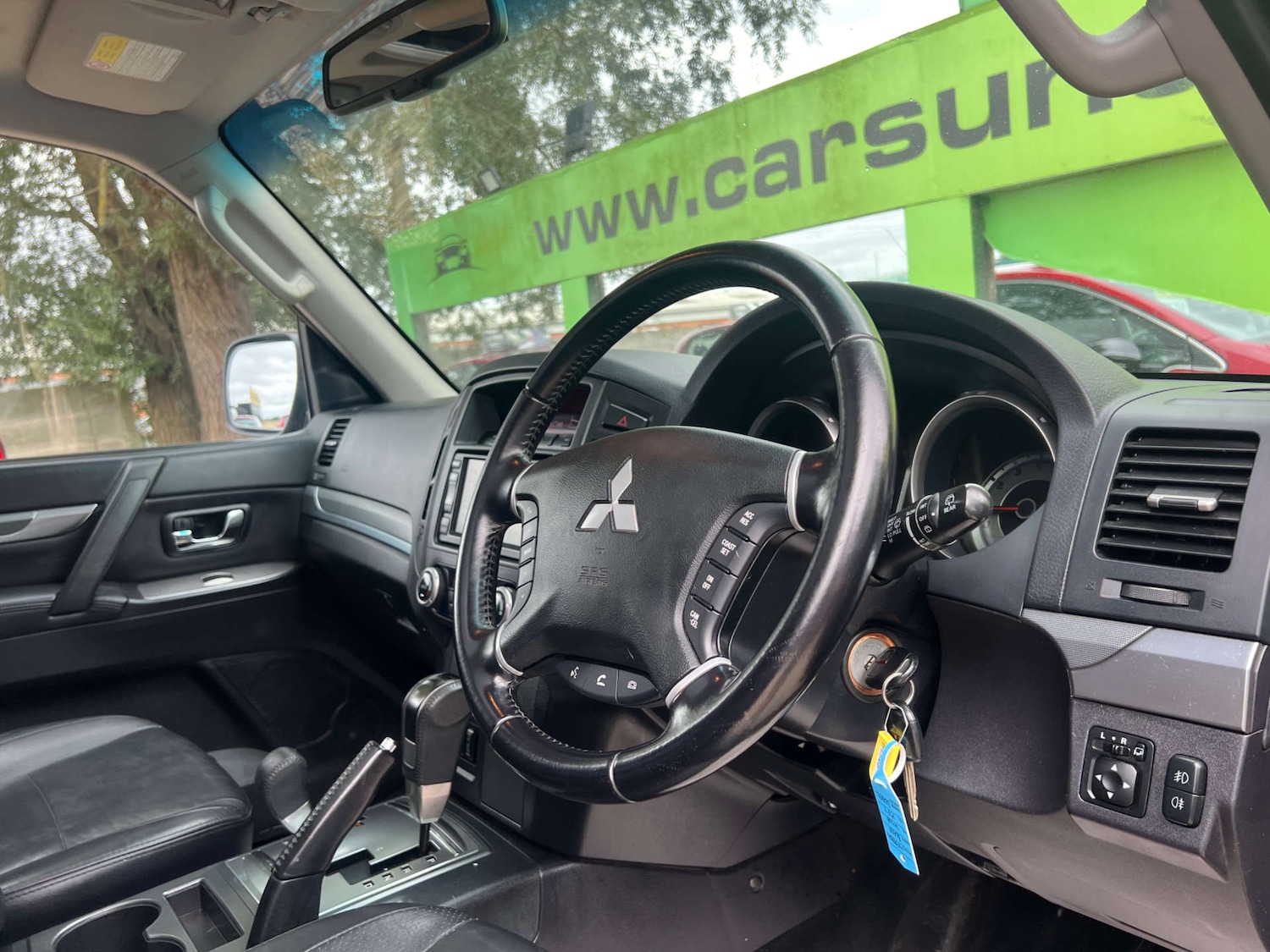 Used Mitsubishi Shogun 2010 for sale - 76391181: Photo 2