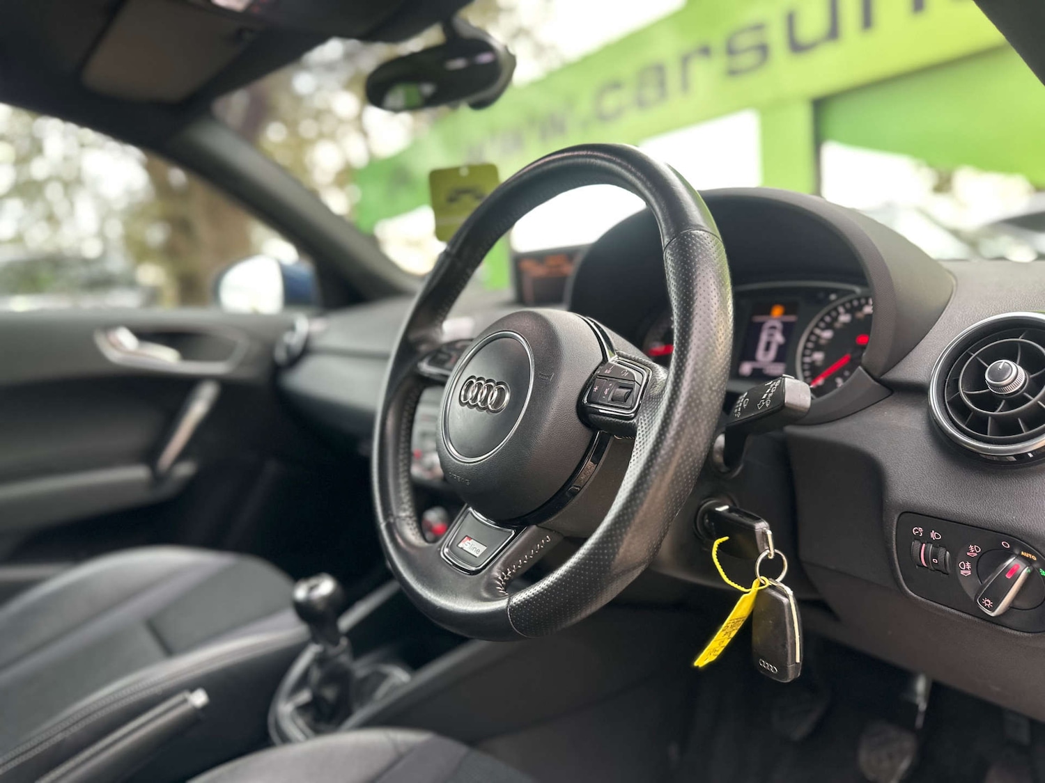 Used Audi A1 2013 for sale - 76451739: Photo 2