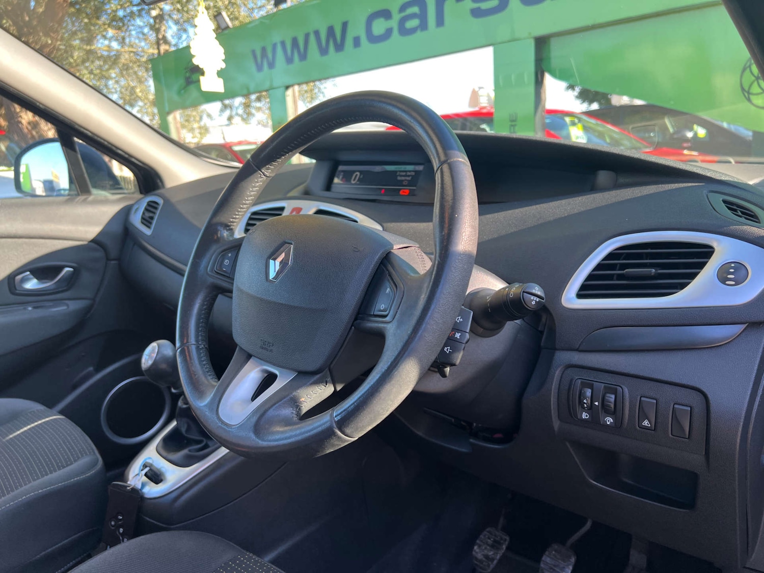 Used Renault Grand Scenic 2009 for sale - 77571252: Photo 2