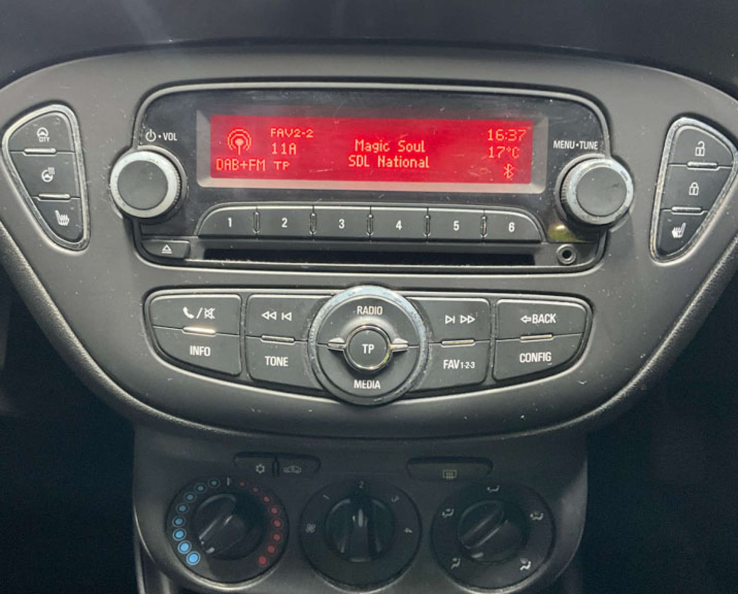 Used Vauxhall Corsa 2016 for sale - 76395548: Photo 2