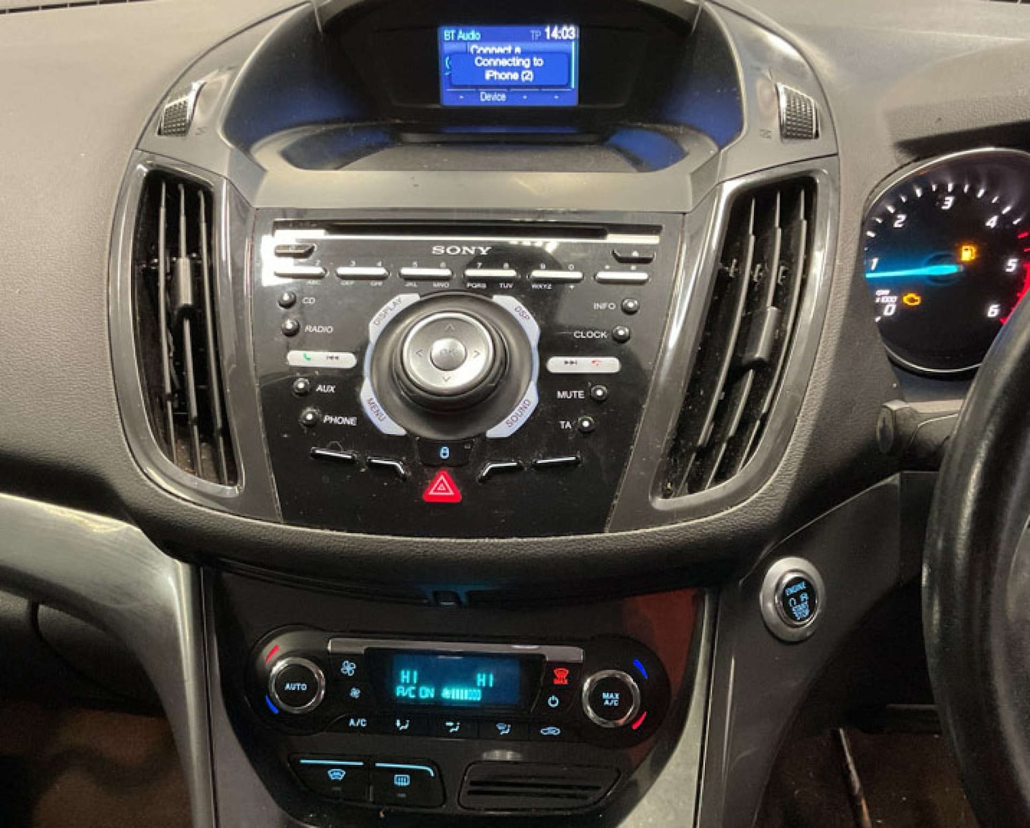 Used Ford Kuga 2014 for sale - 76940185: Photo 2