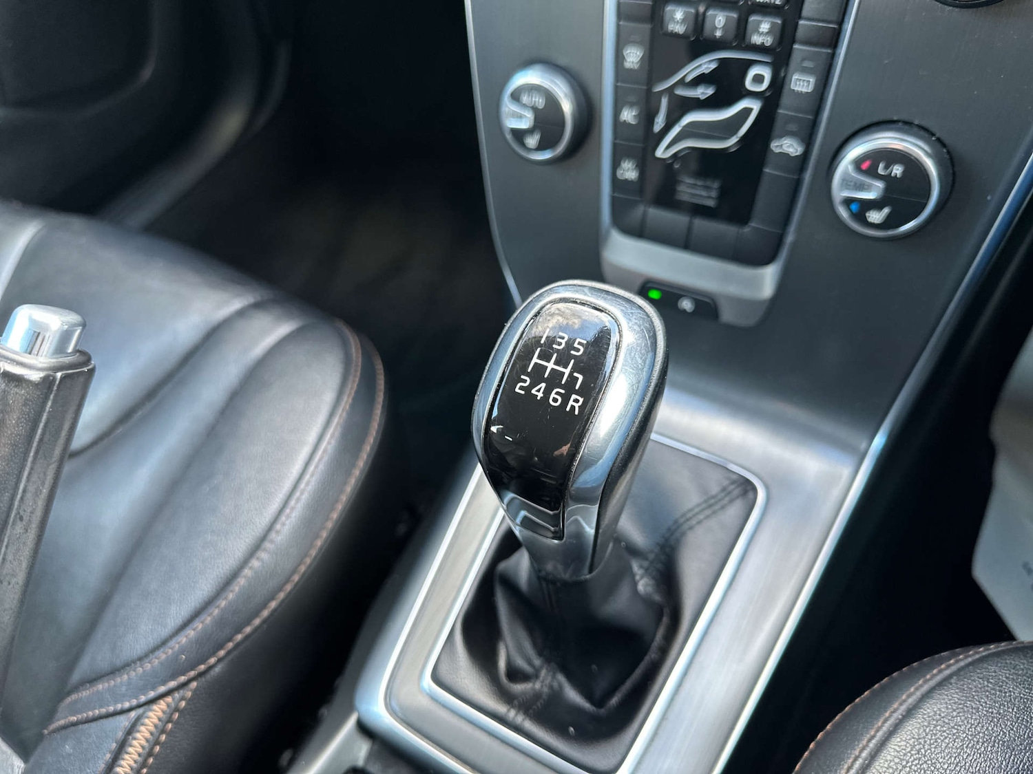 Used Volvo V40 2016 for sale - 77093742: Photo 25