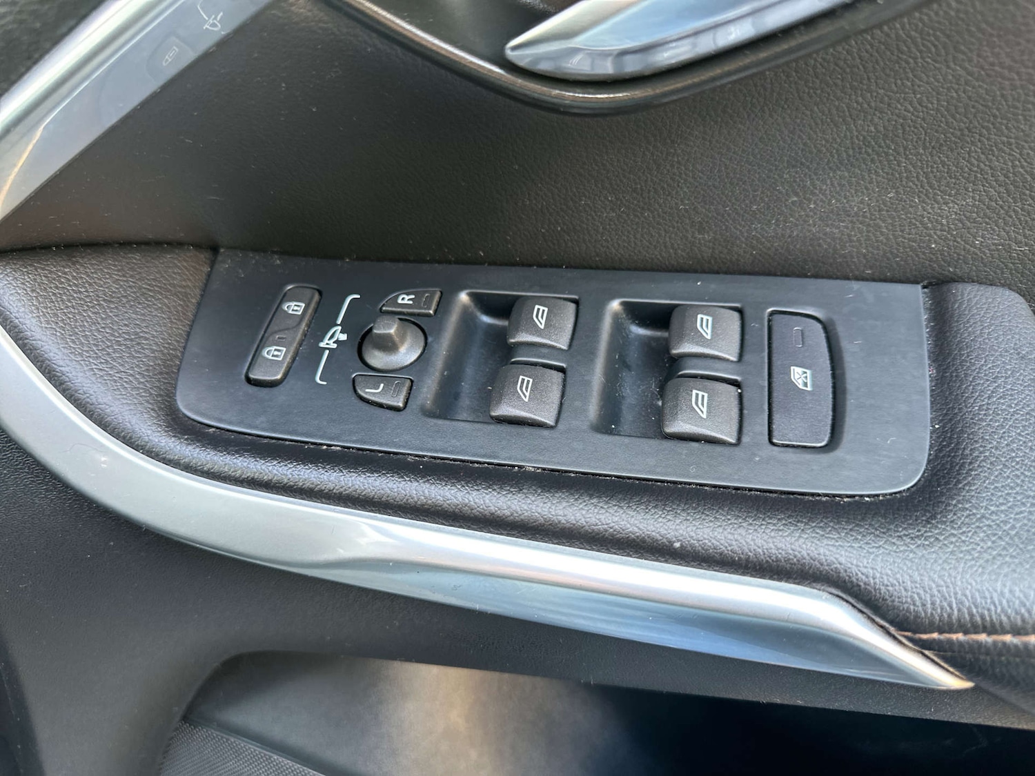 Used Volvo V40 2016 for sale - 77093742: Photo 31