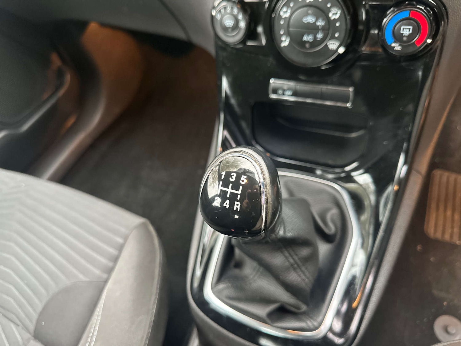 Used Ford Fiesta 2015 for sale - 76565658: Photo 25