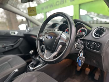 Used Ford Fiesta 2015 for sale - 76565658: Photo