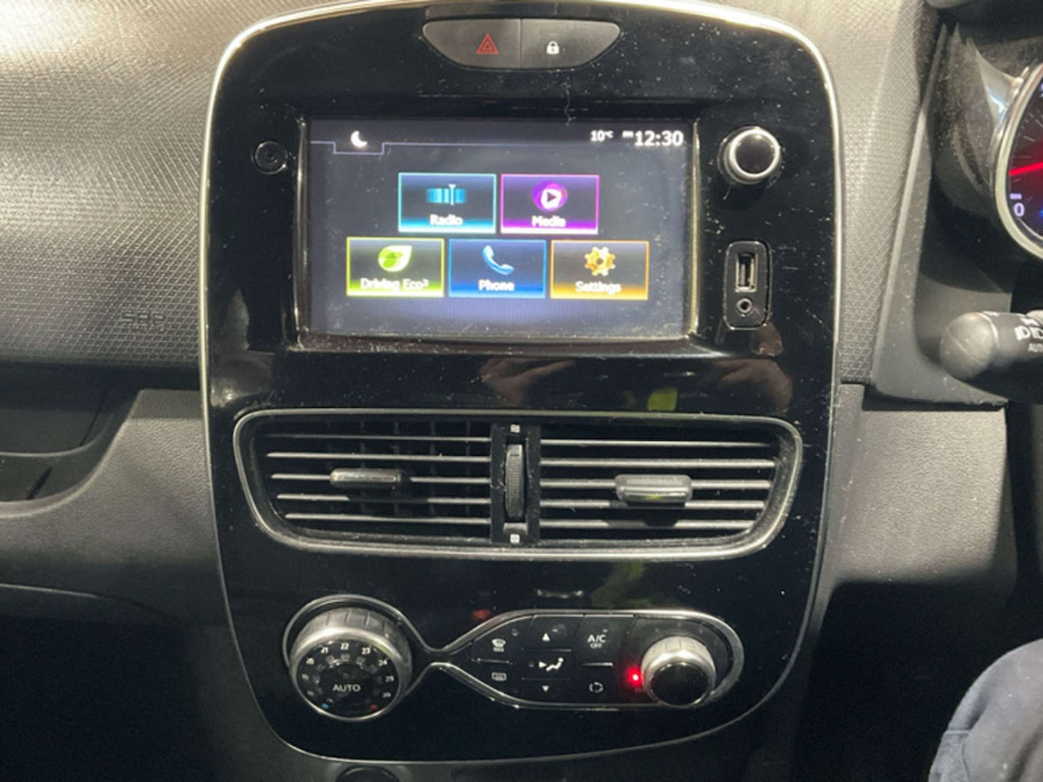 Used Renault Clio 2017 for sale - 77571317: Photo 2