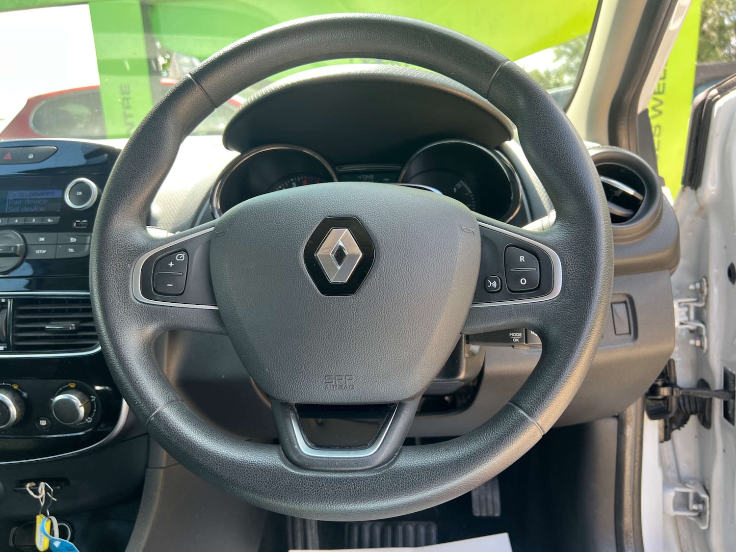 Used Renault Clio 2018 for sale - 76046397: Photo 28