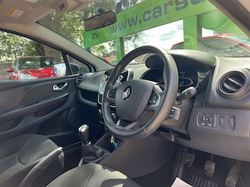 Used Renault Clio 2018 for sale - 76046397: Photo 2