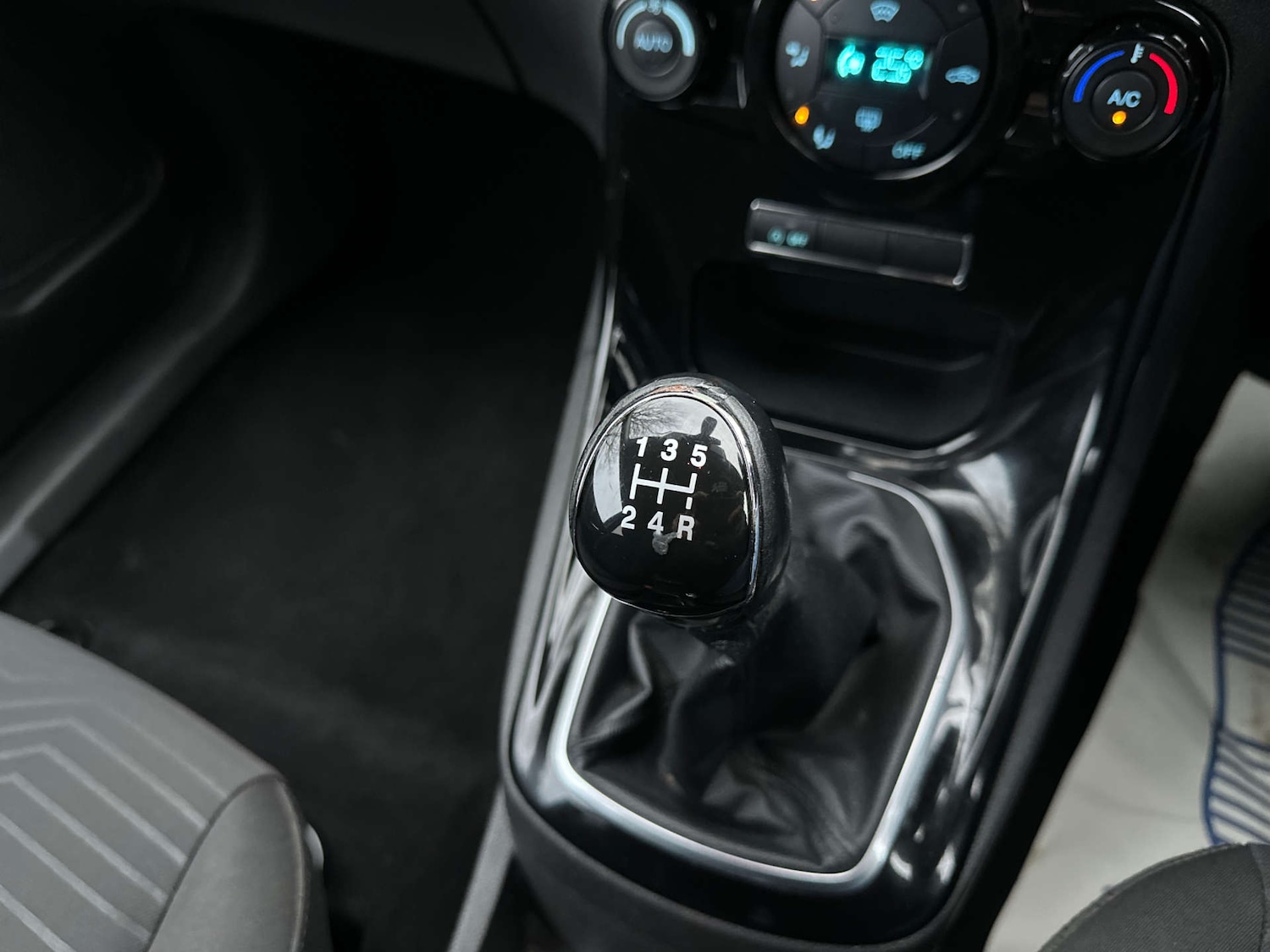 Used Ford Fiesta 2013 for sale - 77058497: Photo 24