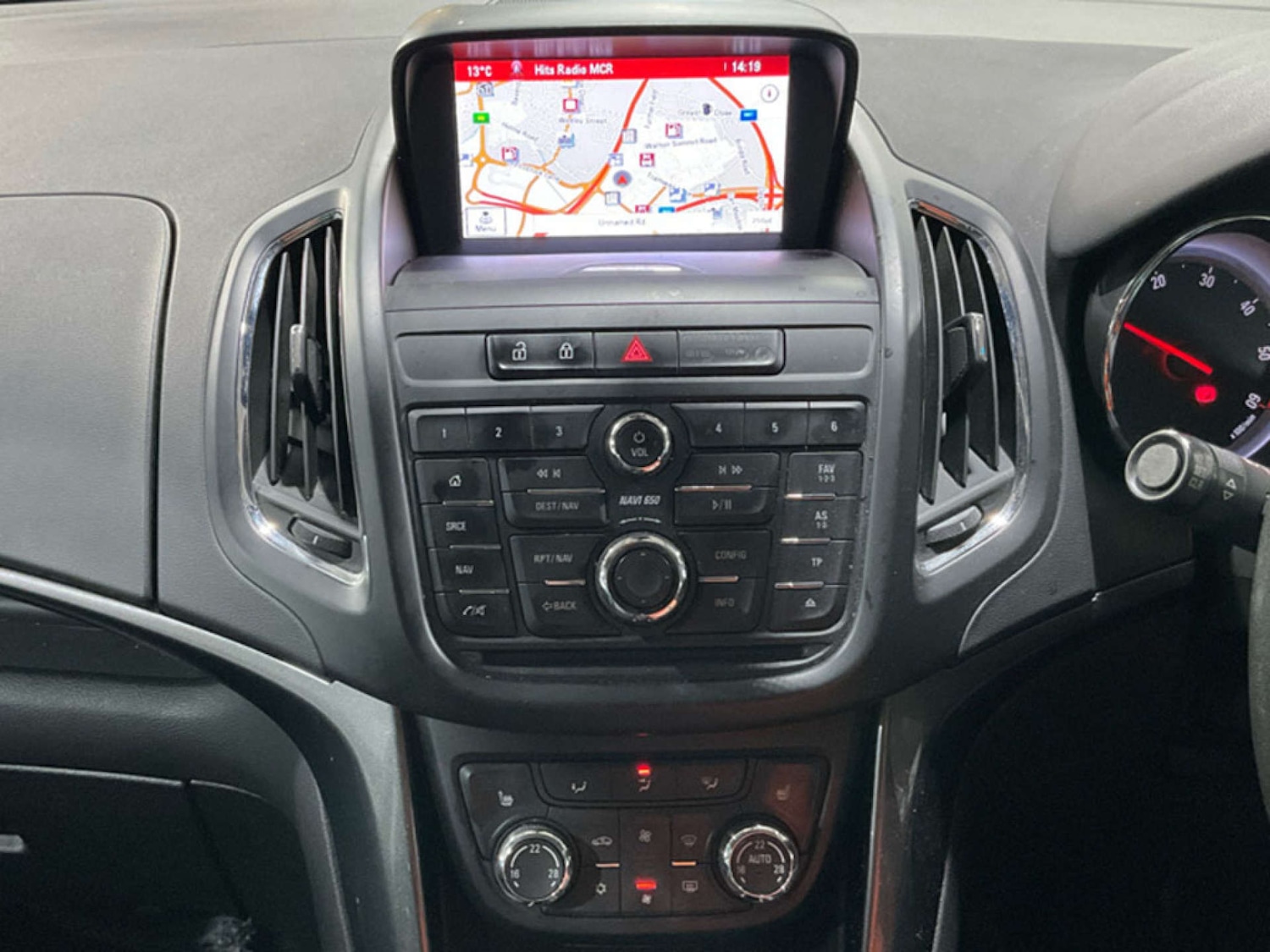 Used Vauxhall Zafira 2016 for sale - 77765840: Photo 2