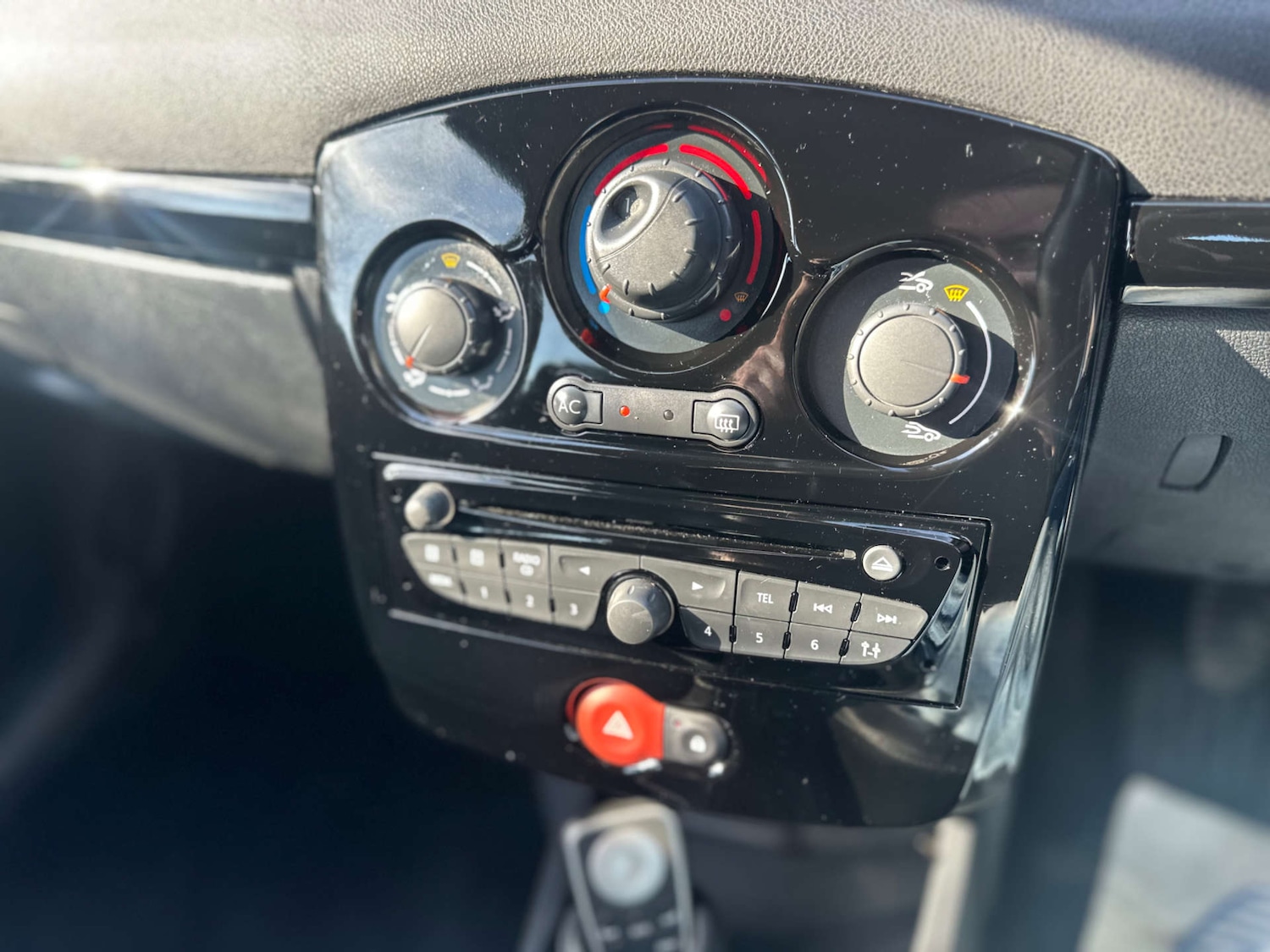 Used Renault Clio 2012 for sale - 77735039: Photo 18