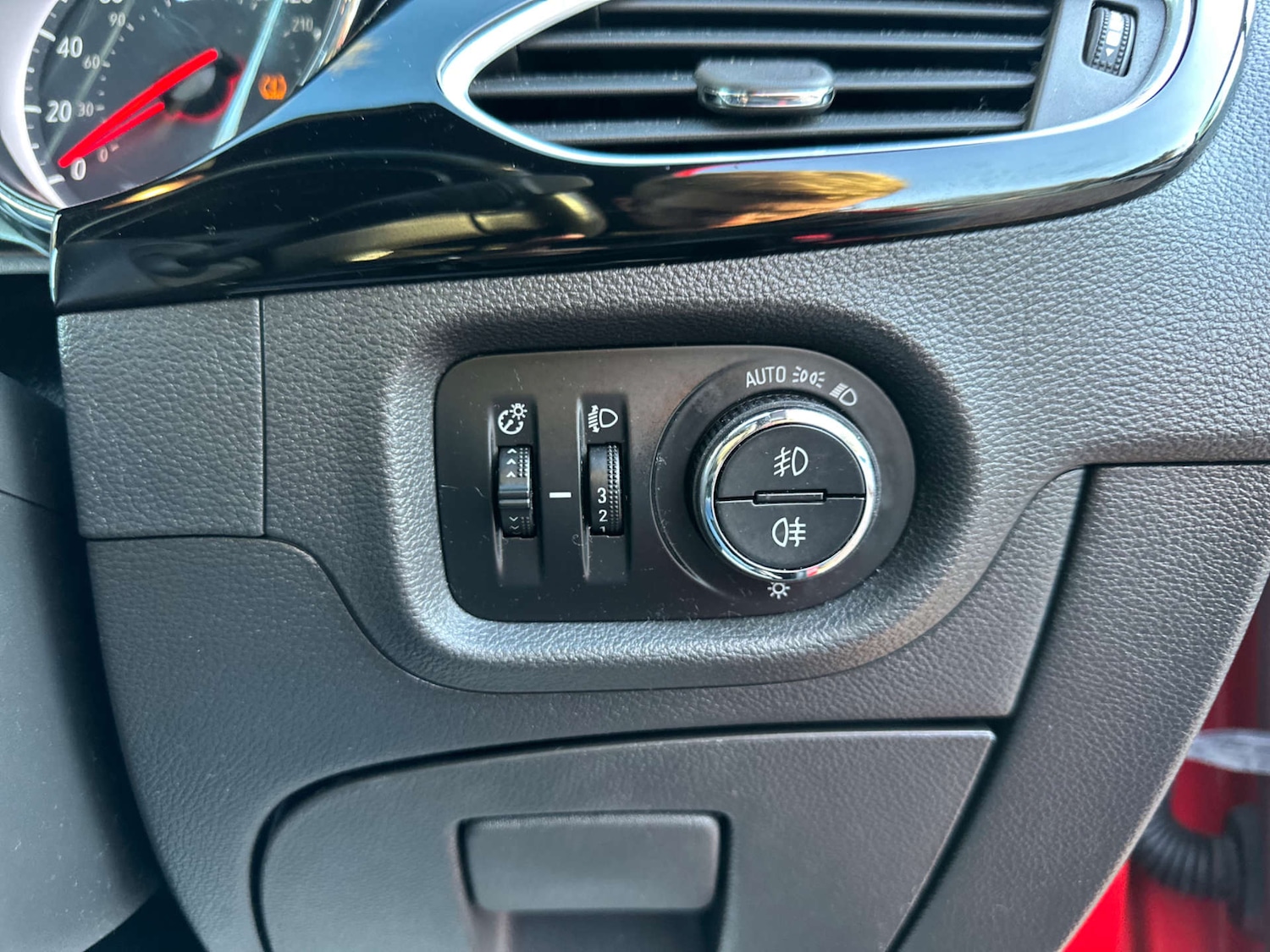 Used Vauxhall Astra 2017 for sale - 77975386: Photo 31