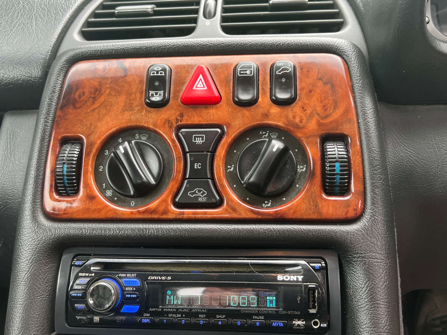 Used Mercedes-Benz CLK 1999 for sale - 76601711: Photo 4