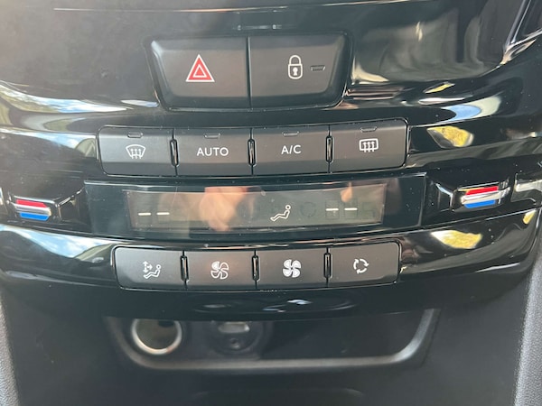 Used Peugeot 2008 2014 for sale - 76265223: Photo 22