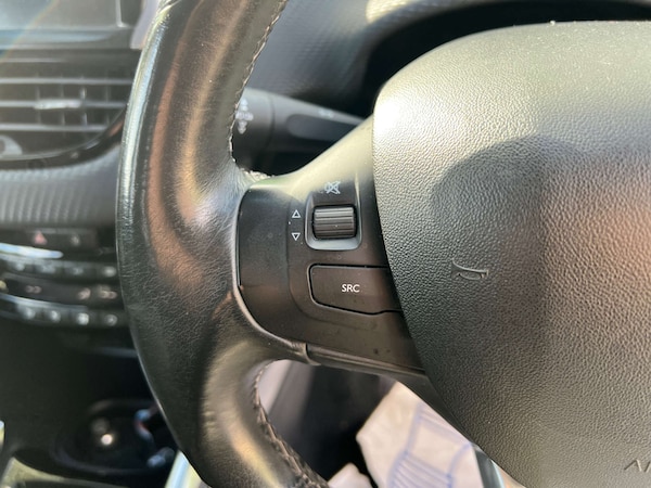 Used Peugeot 2008 2014 for sale - 76265223: Photo 29