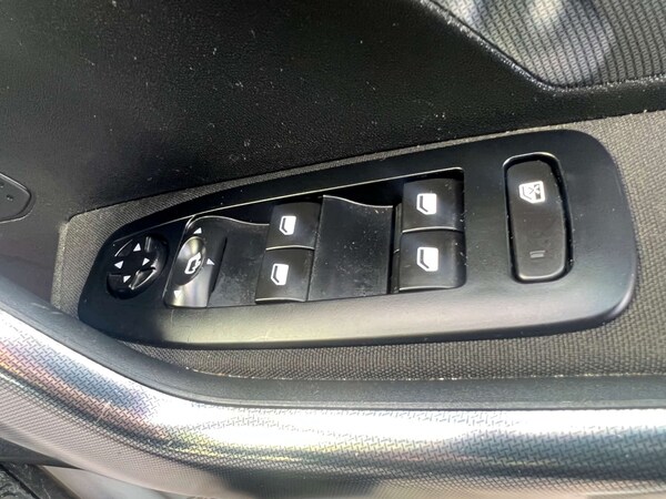 Used Peugeot 2008 2014 for sale - 76265223: Photo 30