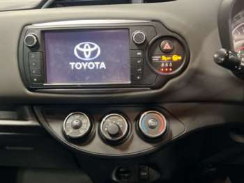 Used Toyota Yaris 2017 for sale - 74511214: Photo