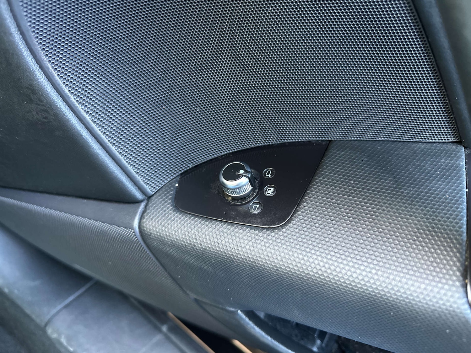 Used Audi TT 2011 for sale - 76698003: Photo 27