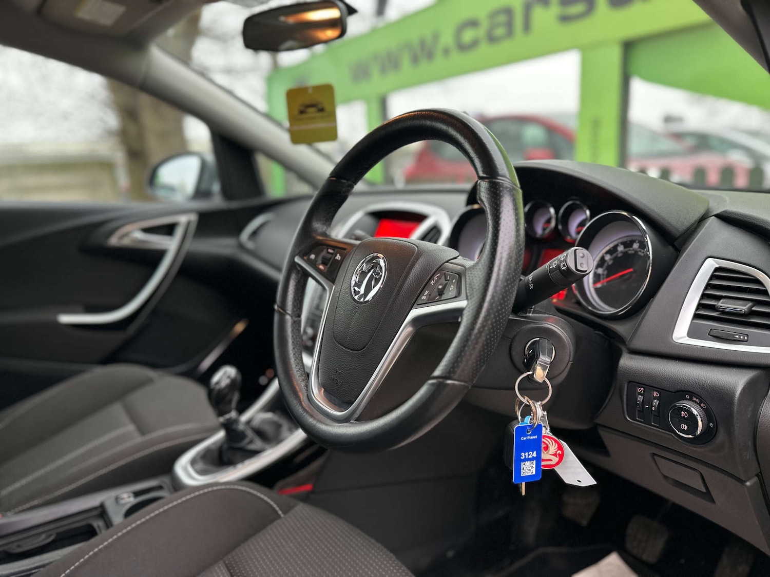 Used Vauxhall Astra 2012 for sale - 77113466: Photo 2