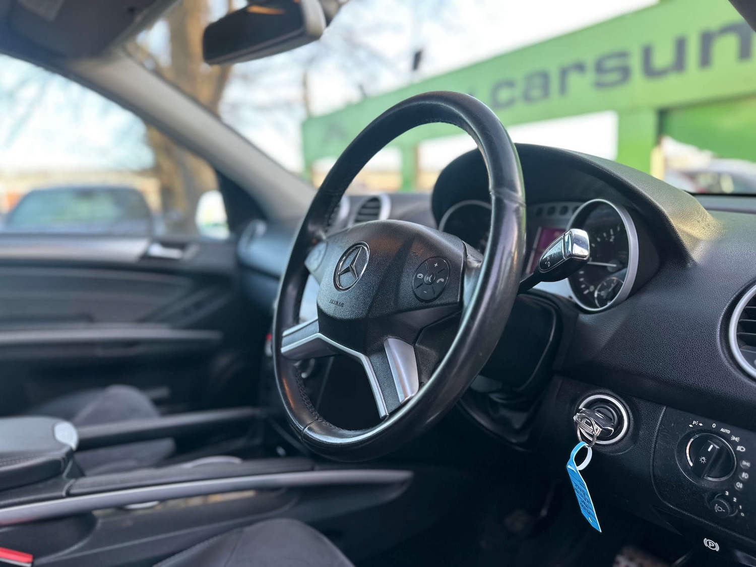 Used Mercedes-Benz M Class 2010 for sale - 77326057: Photo 2