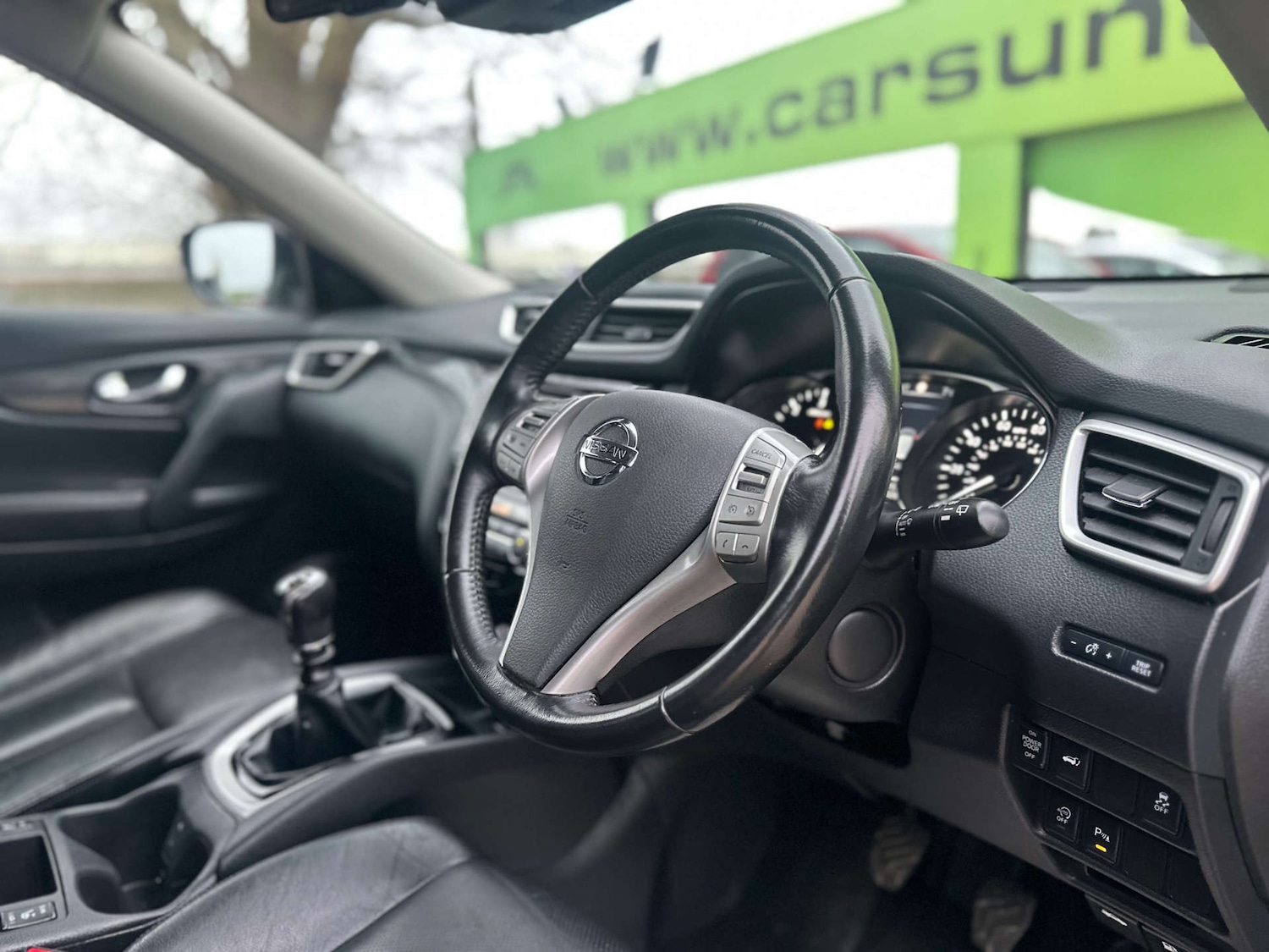 Used Nissan X-Trail 2017 for sale - 77693703: Photo 2